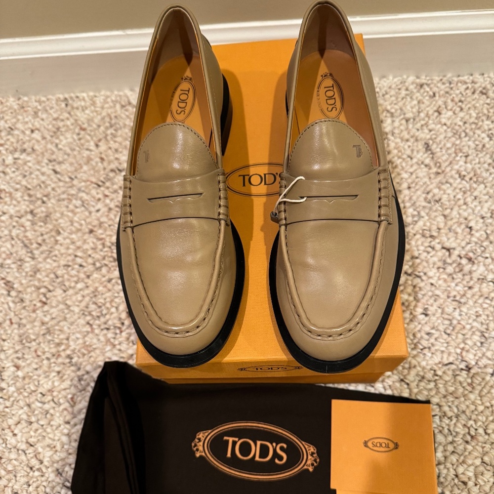 Tod’s Ladies Penny Loafer Size 8
